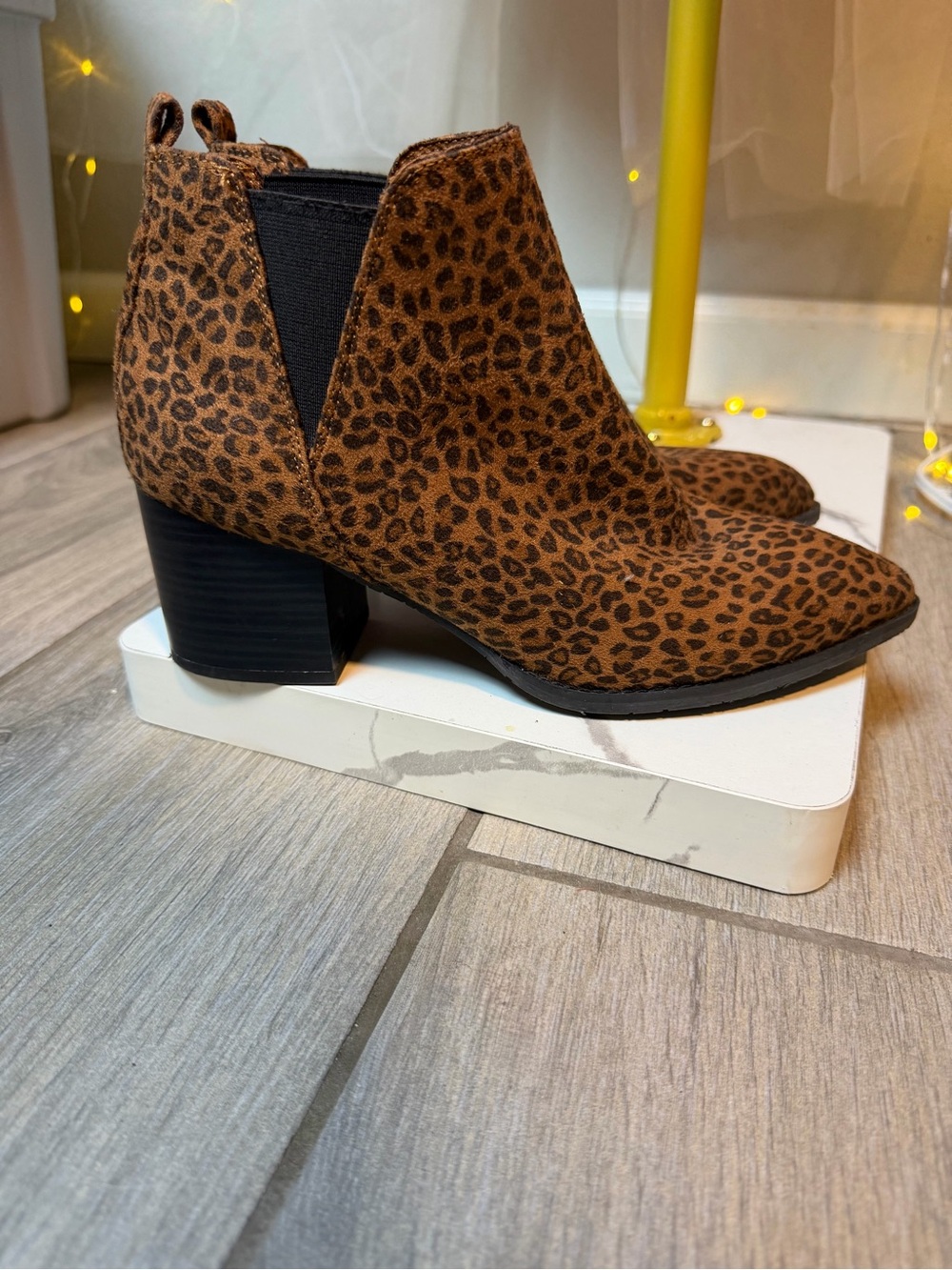Melrose Ave Animal Print Pointed Toe Chelsea Boots Size 7.5